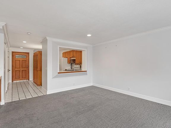4th image of 8870 Villa La Jolla Dr Unit 207