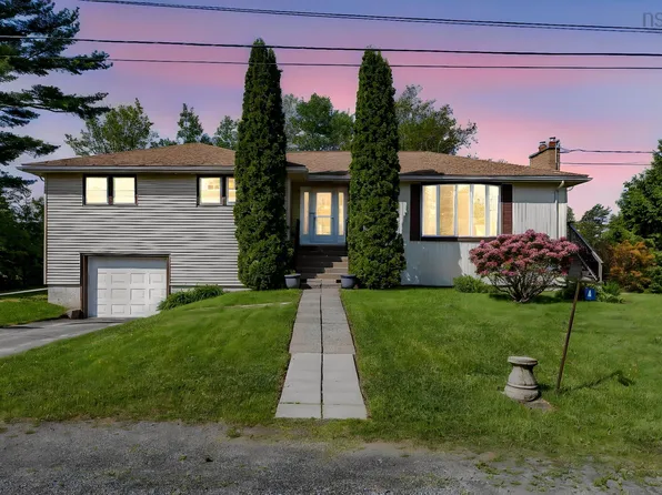 4 Allen Dr, East Hants, NS B0N 1Z0