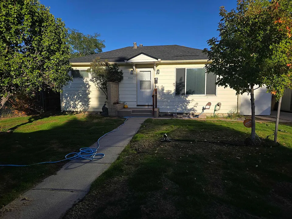 2521 Deming Blvd