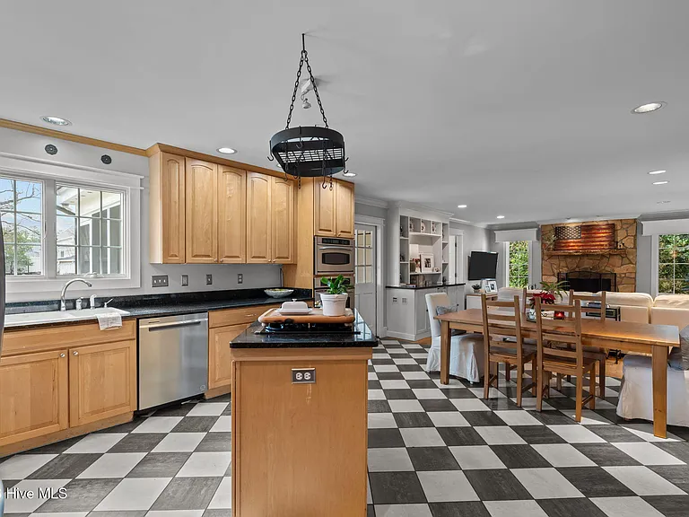 2050 Midland Rd — Photo 16