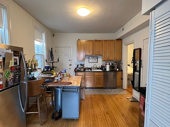 5th image of 1066 N Marshfield Ave #2F