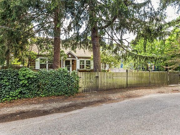 4th image of 311 Deerfoot Ln