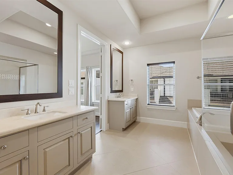 2707 Cohn Trl — Photo 30