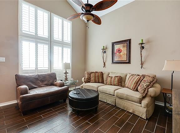 3rd image of 6220 Bentwood Trl APT 806