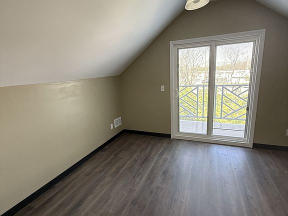 4th image of 27 S Tuxedo St #9