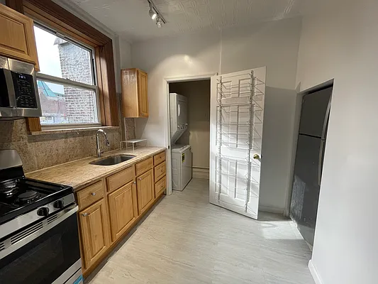 Rented by Bizzarro Agency | media 20