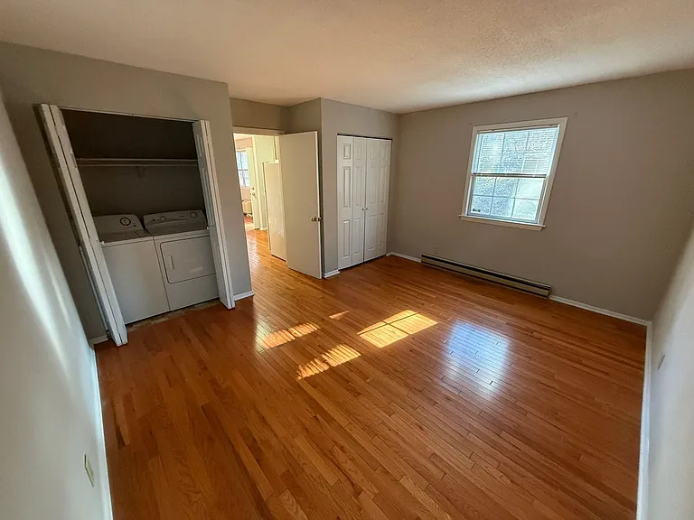 Adorable 1 Bed 1 Bath Apartment with hardwood floors! Washer/Dryer included! — Photo 37