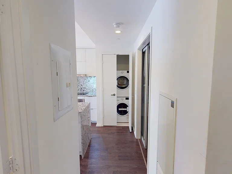 1 Bloor St E #4407 — Photo 2