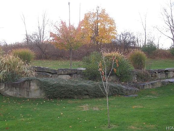 4th image of 100 Charlotte Ln