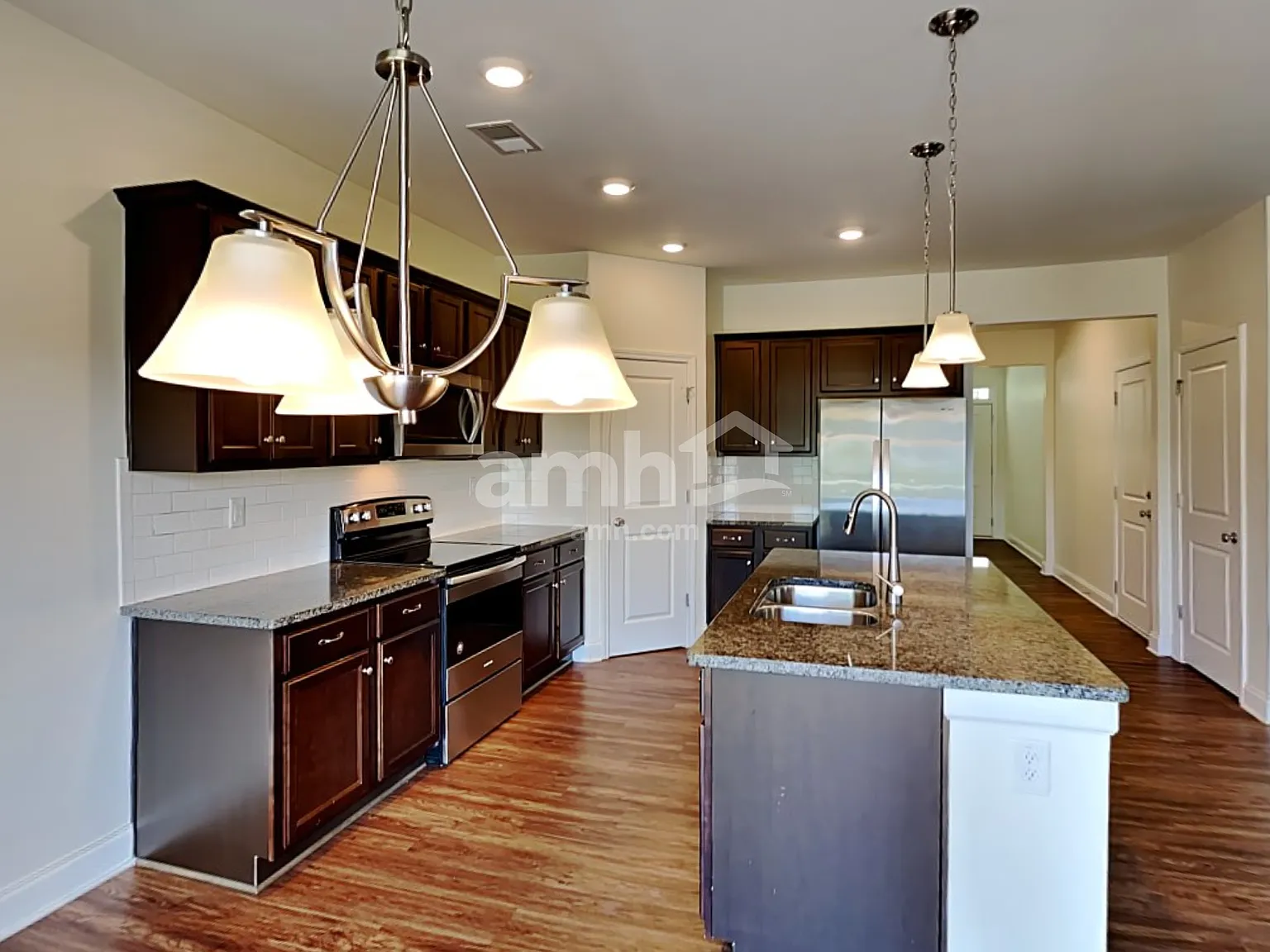 5 bed, 3.5 bath, 2969 sqft, $3,005 — Photo 3