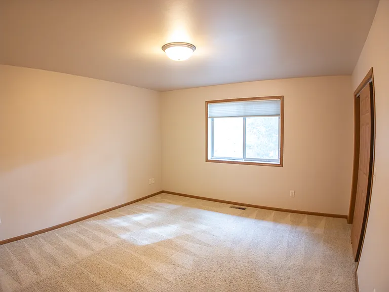 3913 Sterling Dr — Photo 10