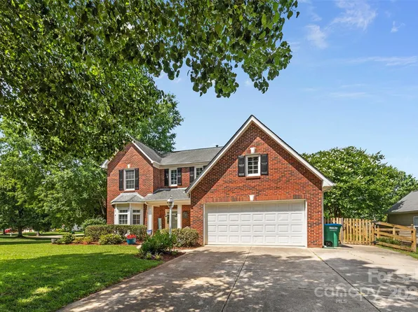 1624 Moonstone Dr, Matthews, NC 28105