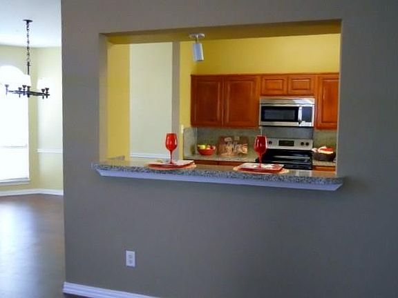 4th image of 1415 Ross Dr