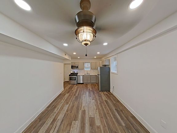 3rd image of 610 E 9th St #1