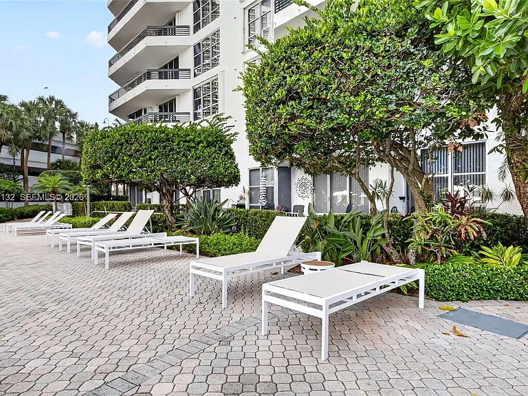 3600 Mystic Pointe Dr #310 — Photo 38