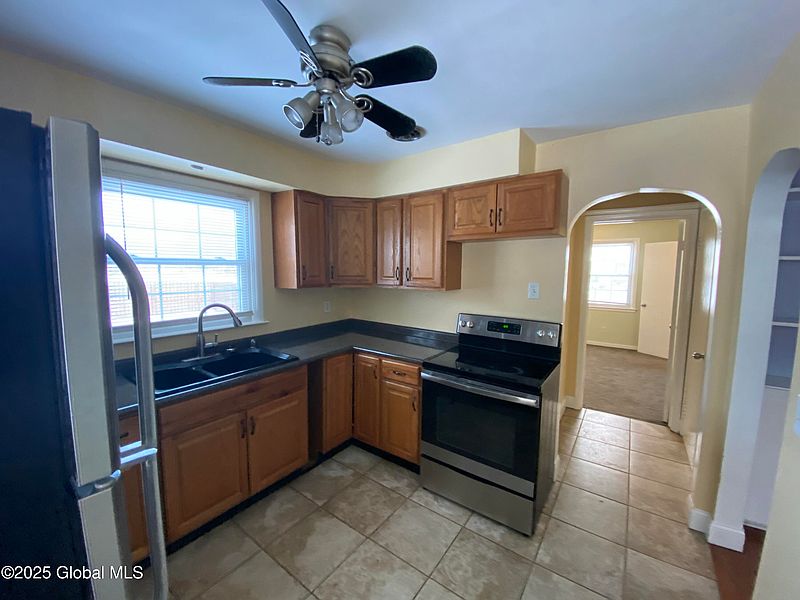 4th image of 386 Mohawk Drive
