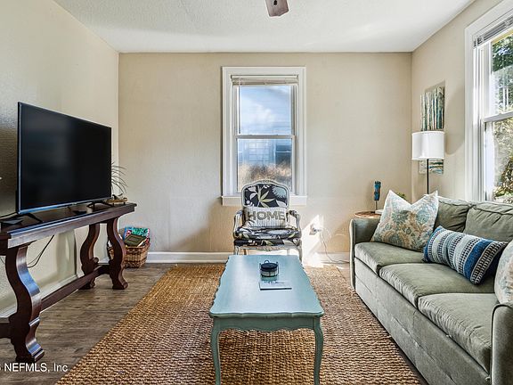3rd image of 4839 APPLETON Avenue