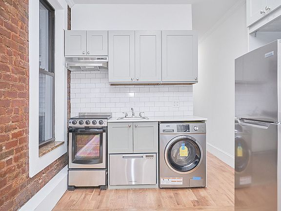 4th image of 153 Norfolk St APT 4A