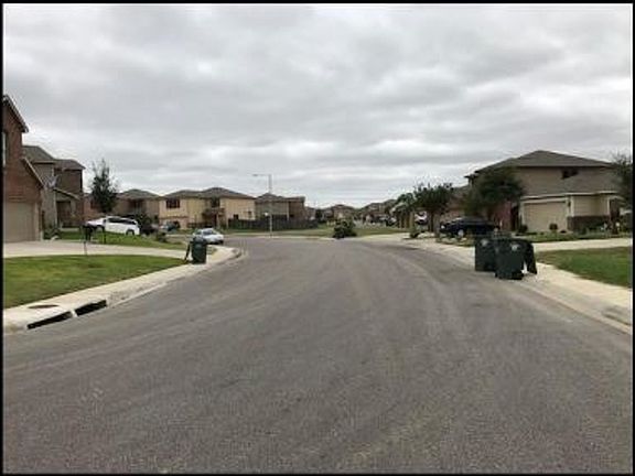 Exterior Neighborhood (street photo)
