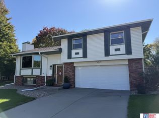 5221 English Dr, Lincoln, NE 68516