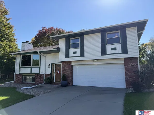 5221 English Dr, Lincoln, NE 68516