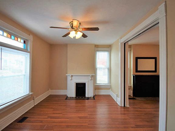 3rd image of 251 W 2nd Ave