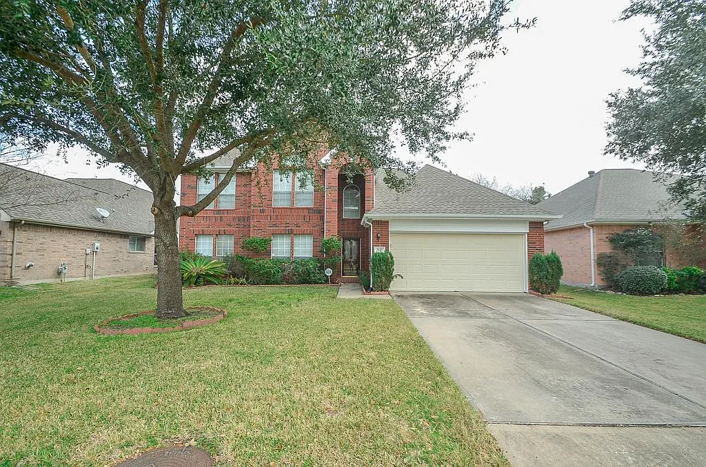 4 bed, 2.5 bath, 2396 sqft, $2,450 — Photo 2