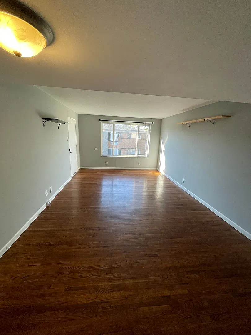 7414-7418 Building - Olian Apartments — Photo 4
