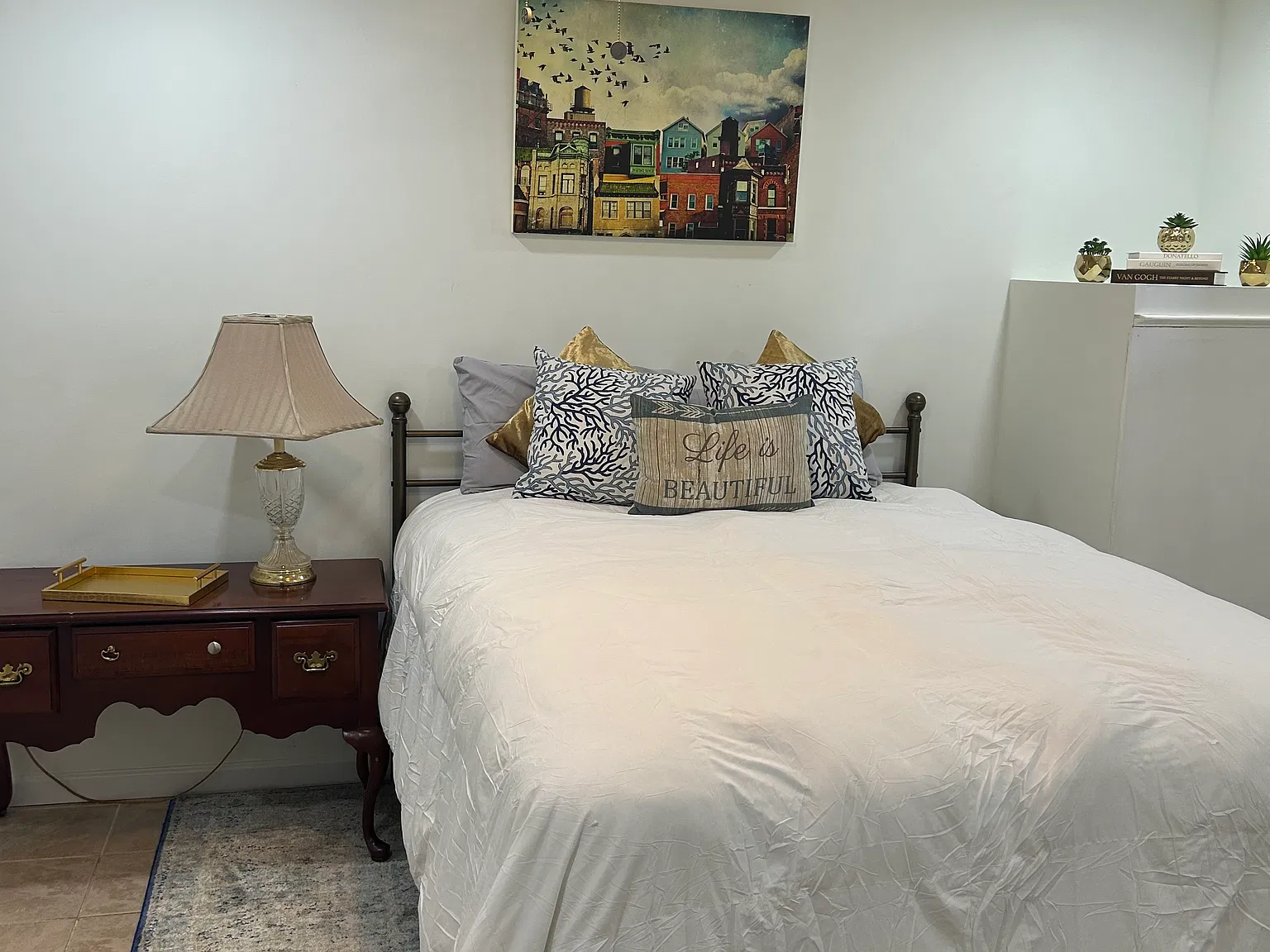 5 bed, 1080 sqft, $1,200 — Photo 1