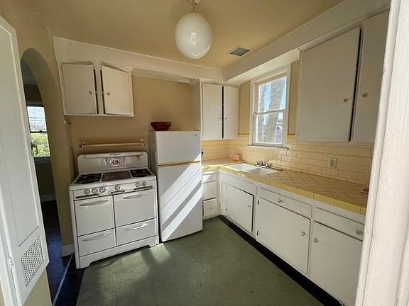 3rd image of 1229 N Alvarado St