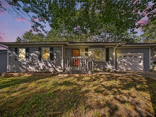 2602 Easton St, Harrisonville, MO 64701