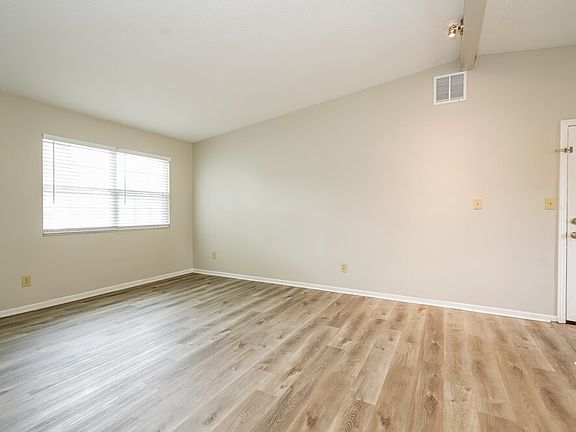 3rd image of 3628 Valley Lake Dr
