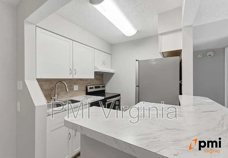 326 Wells Ct — Photo 3