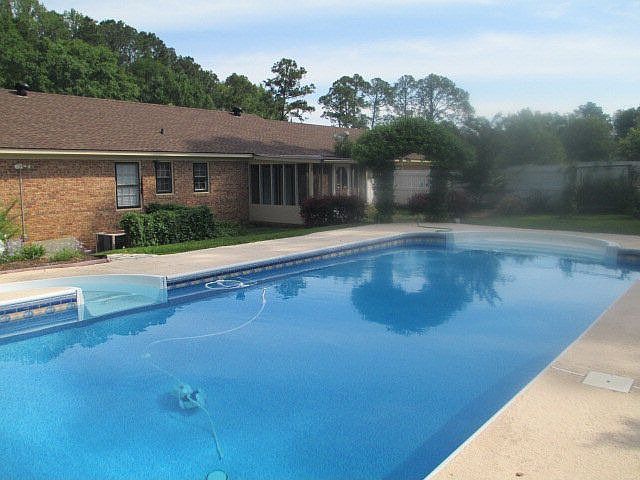2nd image of 1166 Lake Dr