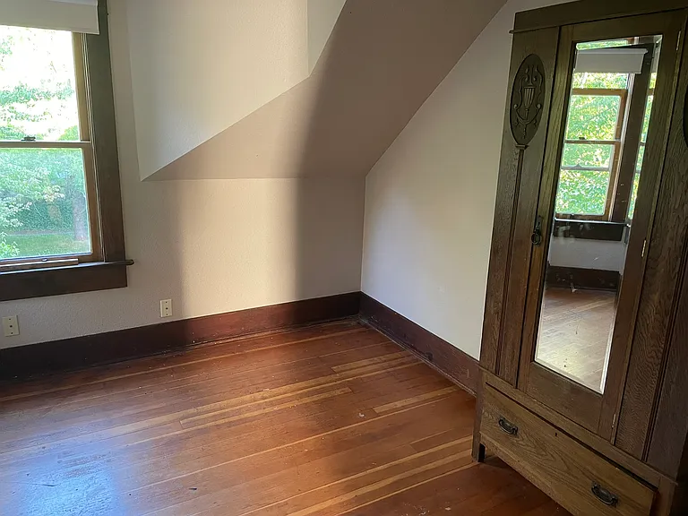 1002 N Ainsworth Ave #B — Photo 10