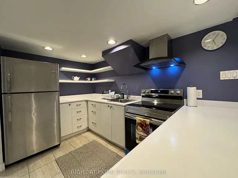 1196 Avenue Rd #LOWER — Photo 8