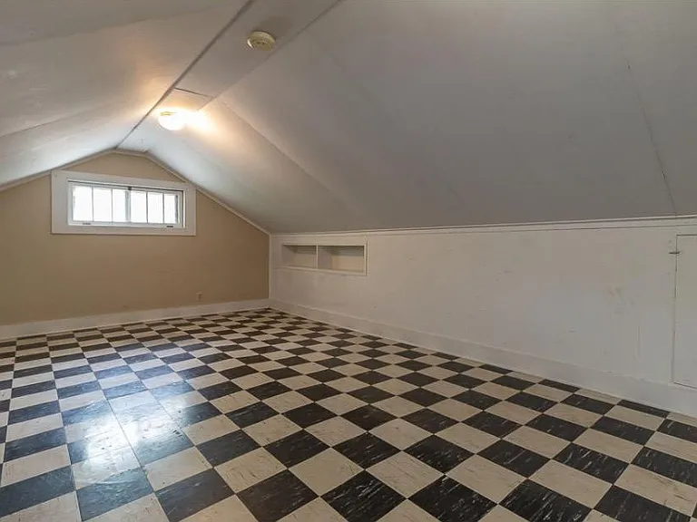 1005 Maine St — Photo 11