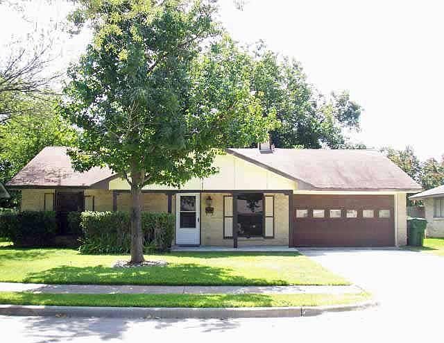 1st image of 822 Sleepy Hollow Dr