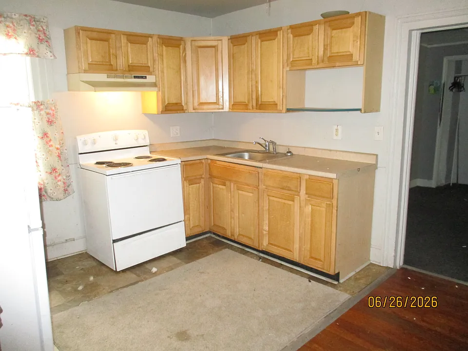 215 Baldwin Apt A - Photo 4_07062026