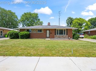 5135 Durwood Dr, Swartz Creek, MI 48473