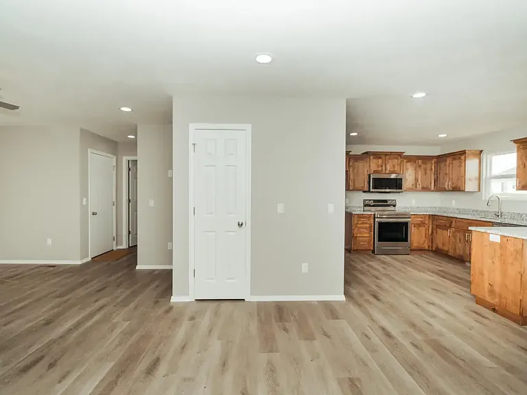 1371 E Macon St — Photo 5