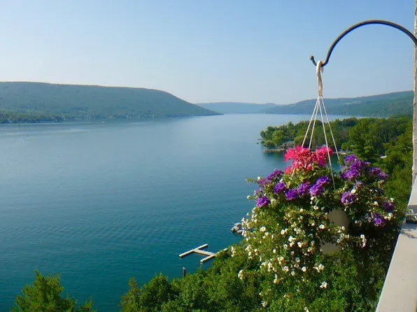 172 Cliffside Dr S, Canandaigua, NY 14424