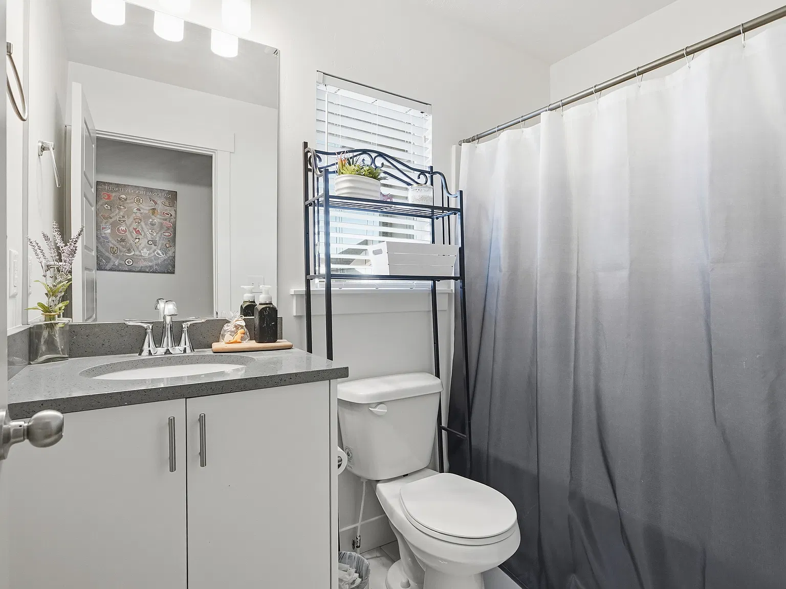 3 bed, 2500 sqft, $2,300 — Photo 4