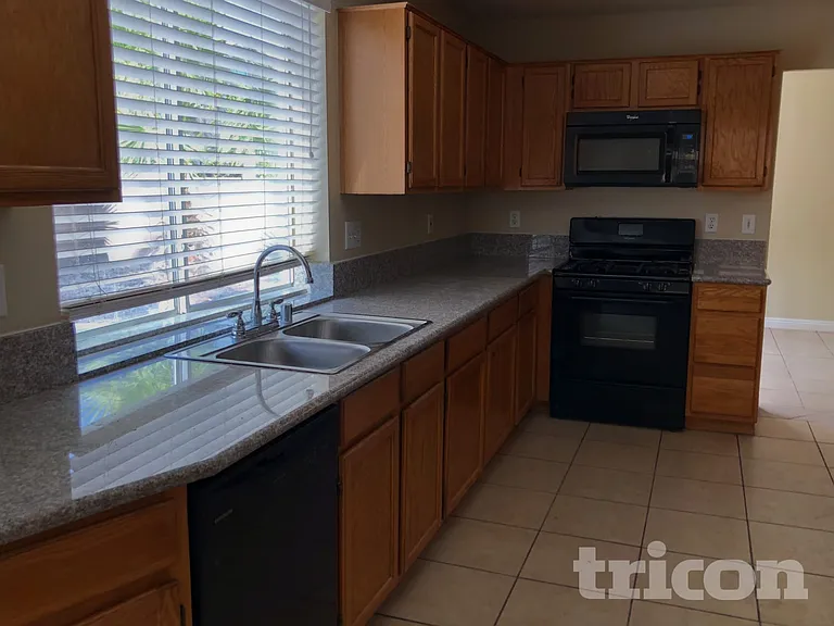 6941 Wine River Dr — Photo 4