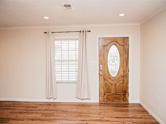 4th image of 1102 W Conner St