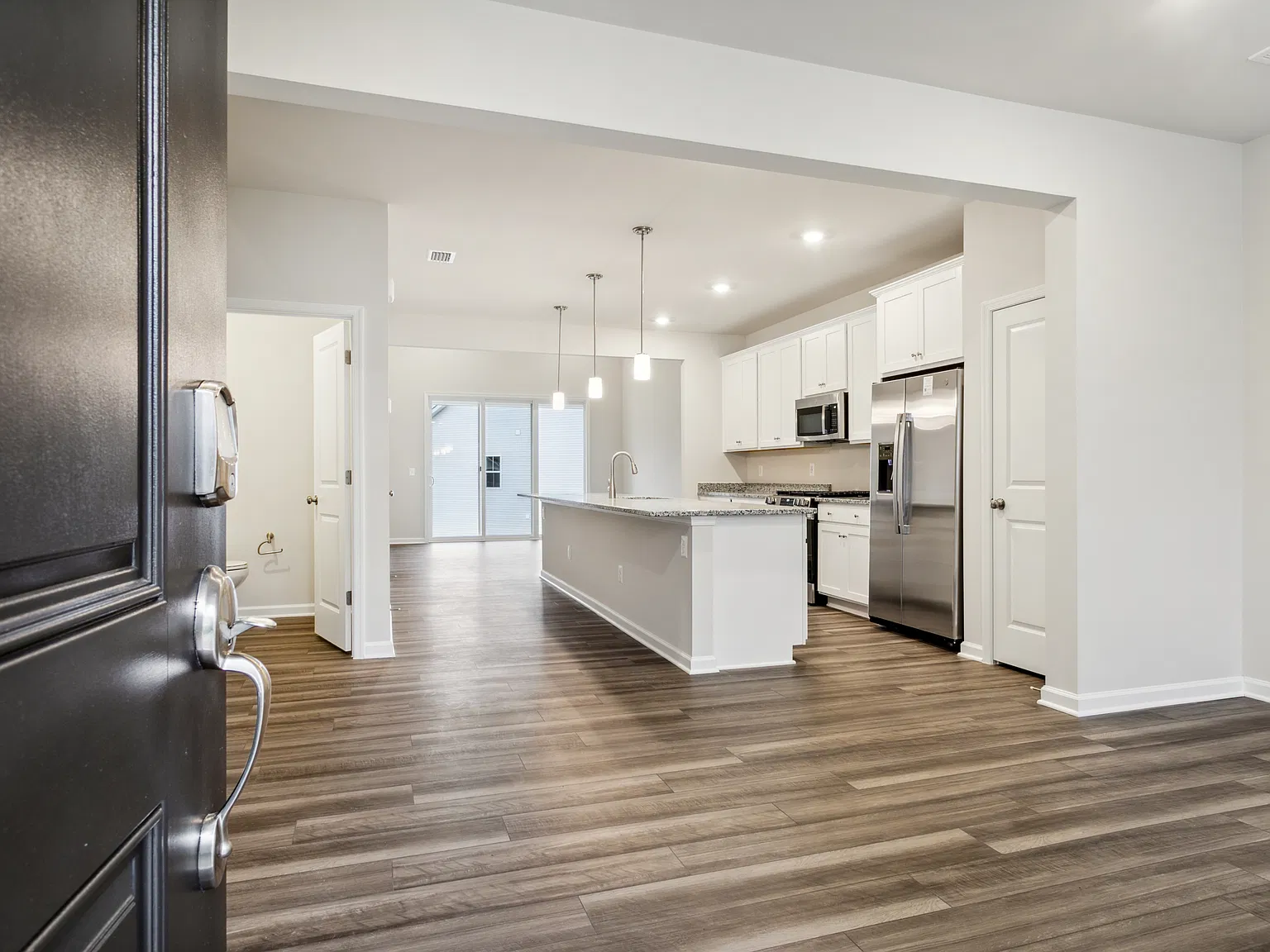 4 bed, 2.5 bath, 2250 sqft, $3,150 — Photo 4