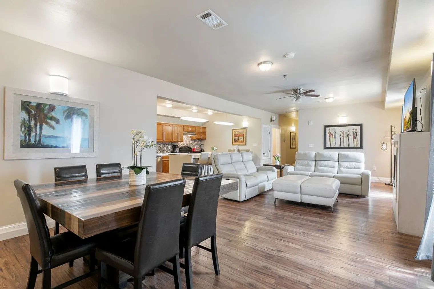 4 bed, 3.0 bath, 2292 sqft, $8,924 — Photo 2