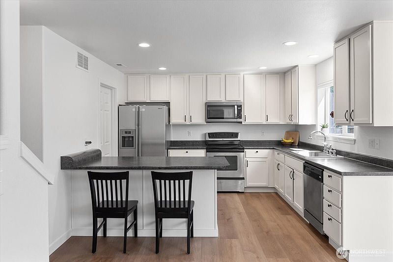 5th image of 14921 225TH Avenue SE