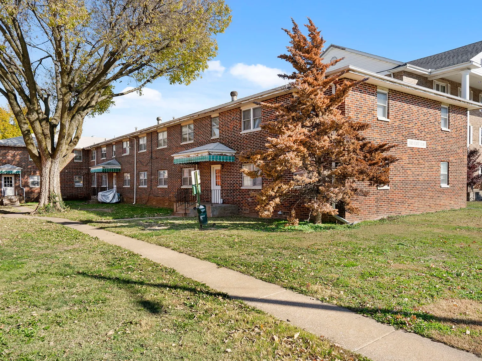 Embassy Apartments — Photo 4