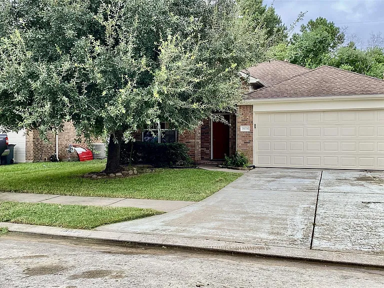 18034 Platinum Springs Dr — Photo 2